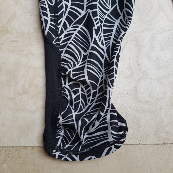 Lululemon Black & White Crop Leggings - Picture 6 of 14